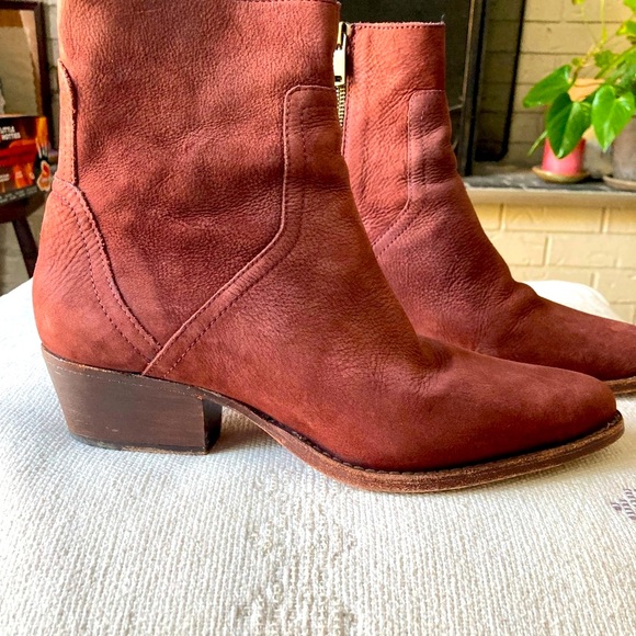 HUDSON of LONDON low cut boots. - Picture 2 of 7